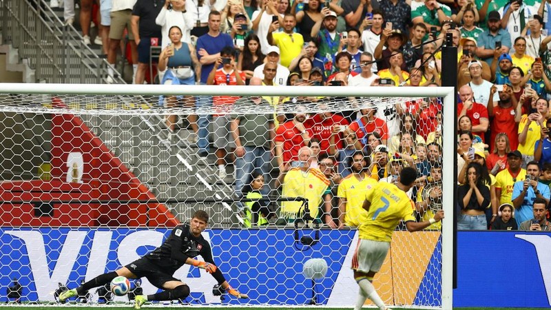Soccer Football - FIFA World Cup 2026 - Round of 16 - Switzerland v Colombia - BC Place, Vancouver, Canada - July 7, 2026 Colombia's Luis Diaz scores a penalty past Switzerland's Gregor Kobel during the penalty shootout REUTERS/Albert Gea