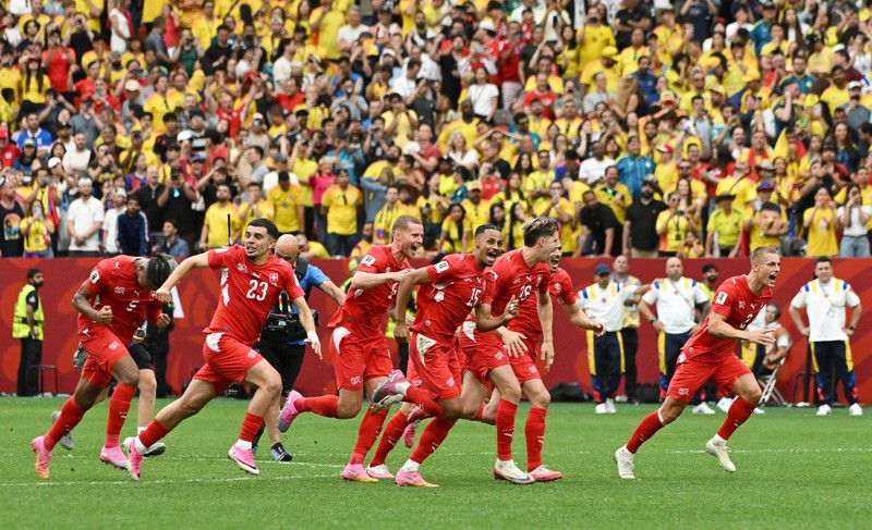 Soccer Football - FIFA World Cup 2026 - Round of 16 - Switzerland v Colombia - BC Place, Vancouver, Canada - July 7, 2026 Switzerland's Djibril Sow and teammates celebrate after the penalty shootout as Switzerland qualify for the quarter finals of the World Cup IMAGN IMAGES via Reuters/Simon Fearn     TPX IMAGES OF THE DAY