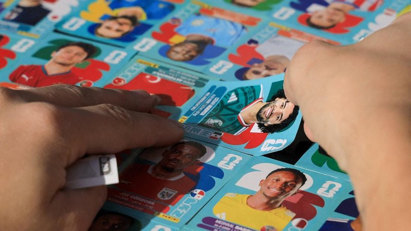 SOCCER-WORLDCUP/CHILE-STICKERS