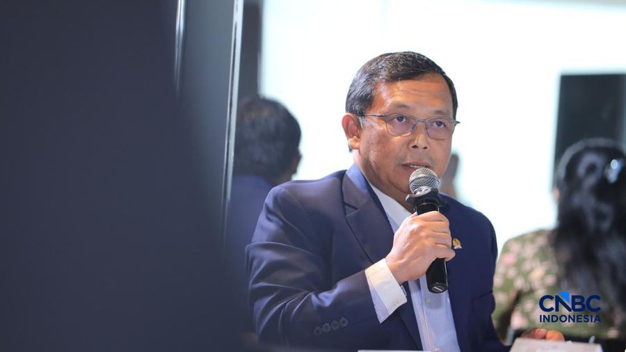 Anggota Komisi VI DPR RI, Herman Khaeron dalam acara diskusi Coffee Morning CNBC Indonesia berjudul “Kupas Tuntas Aturan Penyeragaman Kemasan Produk Tembakau” di Park Hyatt Jakarta, Kamis, (9/7/2026). (CNBC Indonesia/Tri Susilo)