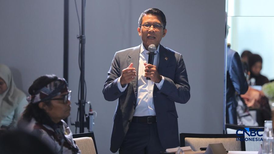 Ketua Komisi XI DPR RI, Mukhamad Misbakhun dalam acara diskusi Coffe Morning CNBC Indonesia berjudul “Kupas Tuntas Aturan Penyeragaman Kemasan Produk Tembakau” di Park Hyatt Jakarta, Kamis, (9/7/2026). (CNBC Indonesia/Tri Susilo)