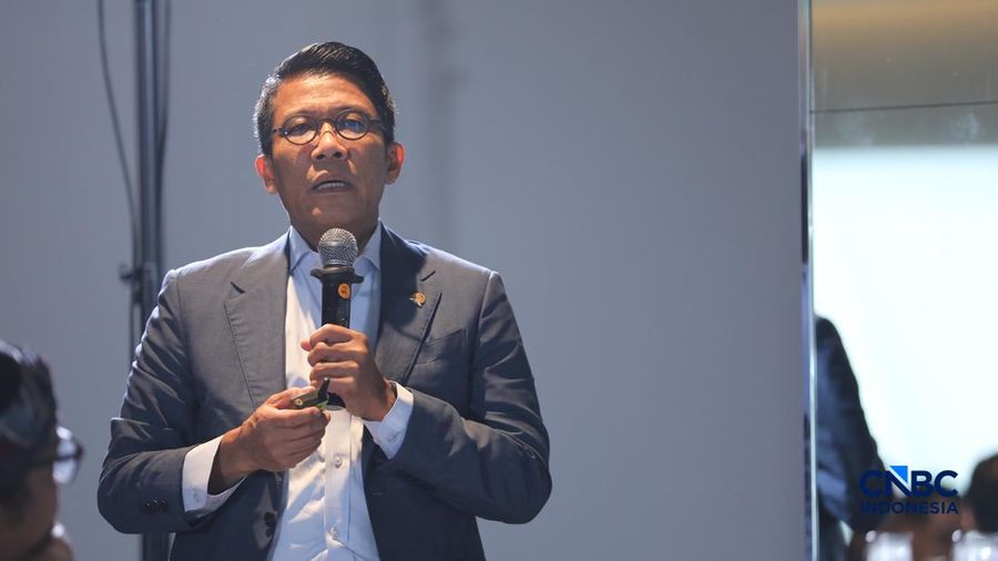 Ketua Komisi XI DPR RI, Mukhamad Misbakhun dalam acara diskusi Coffe Morning CNBC Indonesia berjudul “Kupas Tuntas Aturan Penyeragaman Kemasan Produk Tembakau” di Park Hyatt Jakarta, Kamis, (9/7/2026). (CNBC Indonesia/Tri Susilo)