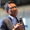 Ketua Komisi XI DPR RI, Mukhamad Misbakhun dalam acara diskusi Coffe Morning CNBC Indonesia berjudul Kupas Tuntas Aturan Penyeragaman Kemasan Produk Tembakau di Park Hyatt Jakarta, Kamis, (9/7/2026). (CNBC Indonesia/Tri Susilo)