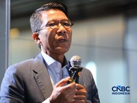 Ketua Komisi XI DPR RI, Mukhamad Misbakhun dalam acara diskusi Coffe Morning CNBC Indonesia berjudul “Kupas Tuntas Aturan Penyeragaman Kemasan Produk Tembakau” di Park Hyatt Jakarta, Kamis, (9/7/2026). (CNBC Indonesia/Tri Susilo)