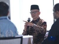 Ketua Majelis Pertimbangan Organisasi FSP RTMM-SPSI Sudarto dalam acara diskusi Coffee Morning CNBC Indonesia berjudul “Kupas Tuntas Aturan Penyeragaman Kemasan Produk Tembakau” di Park Hyatt Jakarta, Kamis, (9/7/2026). (CNBC Indonesia/Tri Susilo