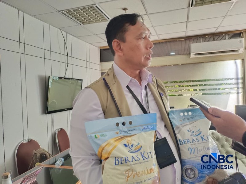 Direktur Utama Perum Bulog Ahmad Rizal Ramdhani saat ditemui di kantor Kementan, Jakarta, Kamis (9/7/2026). (CNBC Indonesia/Martyasari Rizki)