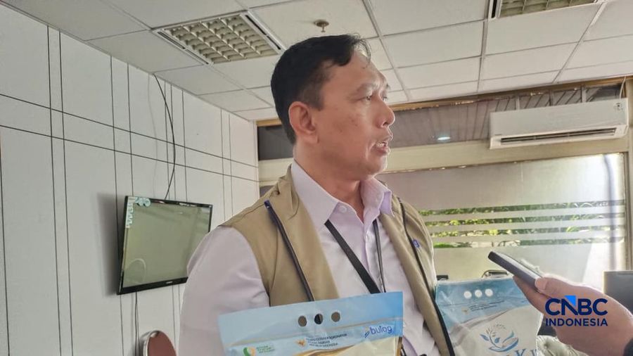 Direktur Utama Perum Bulog Ahmad Rizal Ramdhani saat ditemui di kantor Kementan, Jakarta, Kamis (9/7/2026). (CNBC Indonesia/Martyasari Rizki)