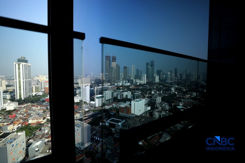 Kualitas udara Jakarta pada Kamis (9/7/2026) pagi hingga siang hari berdasarkan data situs pemantau kualitas udara IQAir pada pukul 09.30 WIB tidak sehat bagi kelompok sensitif. (CNBC Indonesia/Tri Susilo)