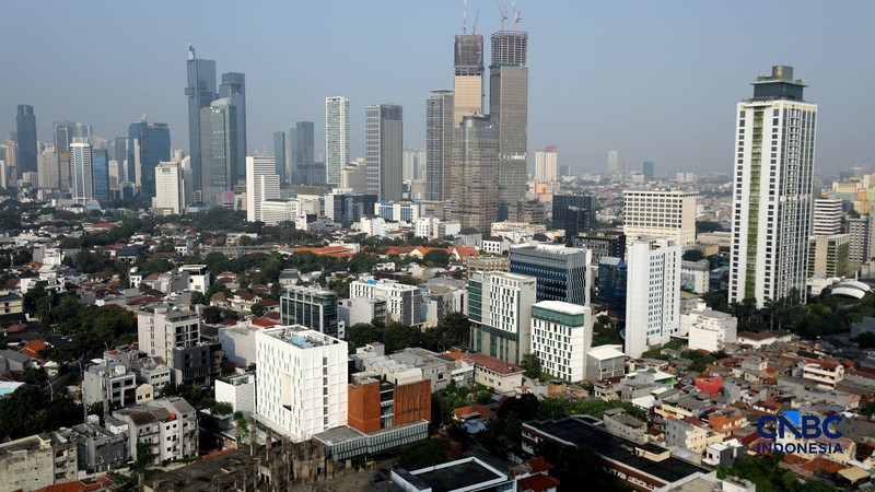 Kualitas udara Jakarta pada Kamis (9/7/2026) pagi hingga siang hari berdasarkan data situs pemantau kualitas udara IQAir pada pukul 09.30 WIB tidak sehat bagi kelompok sensitif. (CNBC Indonesia/Tri Susilo)