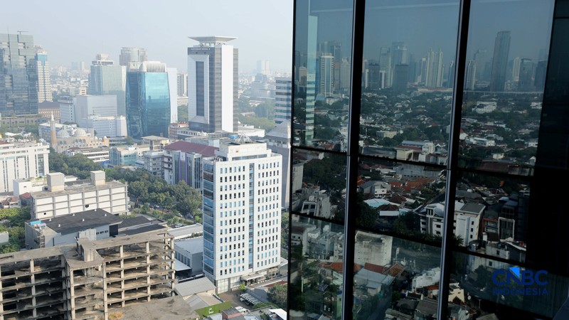 Kualitas udara Jakarta pada Kamis (9/7/2026) pagi hingga siang hari berdasarkan data situs pemantau kualitas udara IQAir pada pukul 09.30 WIB tidak sehat bagi kelompok sensitif. (CNBC Indonesia/Tri Susilo)