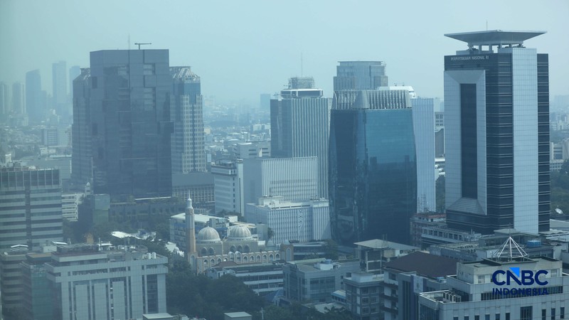 Kualitas udara Jakarta pada Kamis (9/7/2026) pagi hingga siang hari berdasarkan data situs pemantau kualitas udara IQAir pada pukul 09.30 WIB tidak sehat bagi kelompok sensitif. (CNBC Indonesia/Tri Susilo)