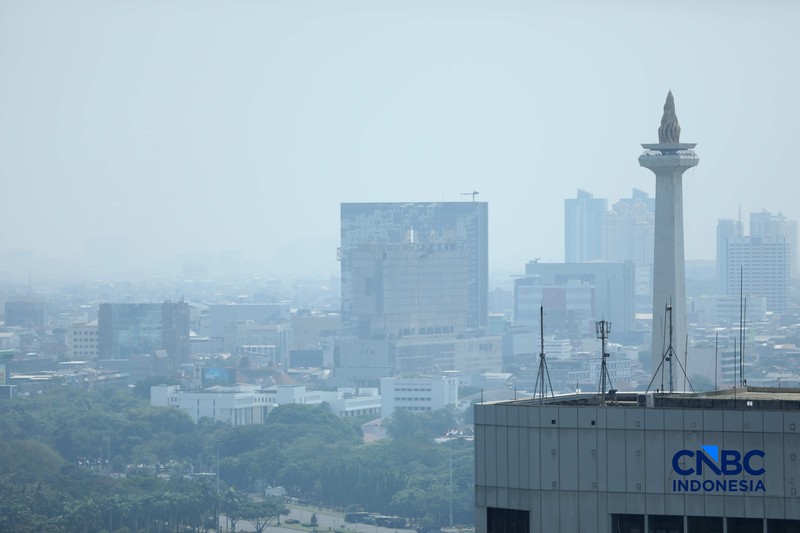 Kualitas udara Jakarta pada Kamis (9/7/2026) pagi hingga siang hari berdasarkan data situs pemantau kualitas udara IQAir pada pukul 09.30 WIB tidak sehat bagi kelompok sensitif. (CNBC Indonesia/Tri Susilo)