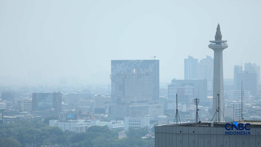 Kualitas udara Jakarta pada Kamis (9/7/2026) pagi hingga siang hari berdasarkan data situs pemantau kualitas udara IQAir pada pukul 09.30 WIB tidak sehat bagi kelompok sensitif. (CNBC Indonesia/Tri Susilo)