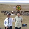 Menteri Pertanian (Mentan) Amran Sulaiman bersama Wakil Menteri Pertanian (Wamentan) Sudaryono saat konferensi pers di kantornya, Jakarta, Kamis (9/7/2026). (CNBC Indonesia/Martyasari Rizky)