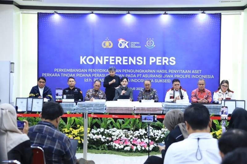 OJK menggelar konferensi pers soal hasil penyitaan aset perkara tindak pidana Asuransi Jiwa Prolife Indonesia (sebelumnya bernama Asuransi Jiwa Indosurya Sukses), Kamis (9/7/2026). (Dok. OJK)