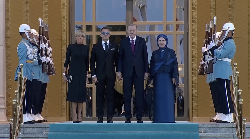 Para pemimpin negara anggota NATO tiba di Ankara, Turki, pada Selasa (7/7), untuk menghadiri jamuan makan malam pembuka Konferensi Tingkat Tinggi (KTT) NATO yang diselenggarakan Presiden Turki Recep Tayyip Erdoğan di kompleks kepresidenan. (Tangkapan Layar Video Reuters)