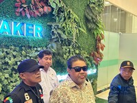 Penasehat Khusus Presiden Bidang Ketenagakerjaan dan Kesejahteraan Buruh Said Iqbal usai bertemu dengan Menteri Ketenagakerjaan Yassierli di Jakarta, Kamis (9/7/2026). (CNBC INdonesia/Elga Nurmutia)