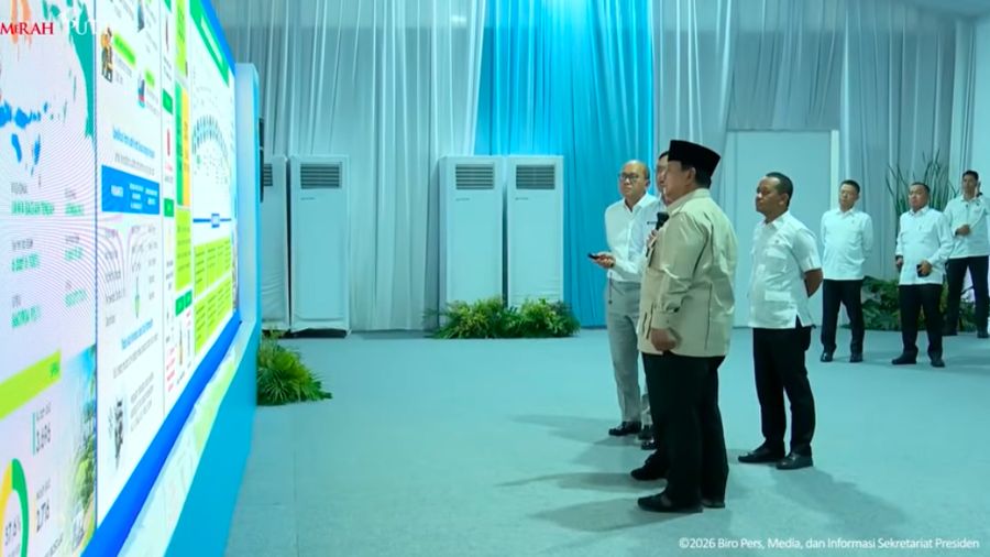 Presiden Prabowo Subianto melakukan peninjauan sebelum peluncuran Biodiesel B50, Karawang, Kamis (9/7/2026). (Tangkapan Layar Youtube/Sekretariat Presiden)