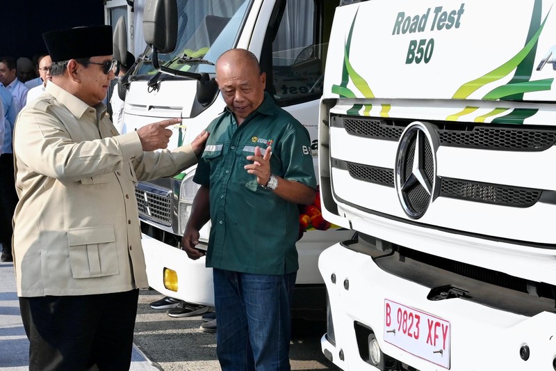 Presiden RI Prabowo Subianto resmi meluncurkan mandatori biodiesel B50, yakni bahan bakar minyak jenis solar yang dicampur bahan bakar nabati berbasis minyak kelapa sawit sebesar 50 persen, di Karawang, Kamis (9/7/2026). (Dok. BPMI Sekretariat Presiden/Cahyo)