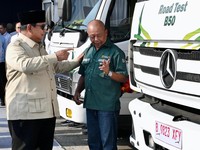 Presiden RI Prabowo Subianto resmi meluncurkan mandatori biodiesel B50, yakni bahan bakar minyak jenis solar yang dicampur bahan bakar nabati berbasis minyak kelapa sawit sebesar 50 persen, di Karawang, Kamis (9/7/2026). (Dok. BPMI Sekretariat Presid