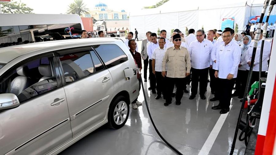 Presiden RI Prabowo Subianto resmi meluncurkan mandatori biodiesel B50, yakni bahan bakar minyak jenis solar yang dicampur bahan bakar nabati berbasis minyak kelapa sawit sebesar 50 persen, di Karawang, Kamis (9/7/2026).