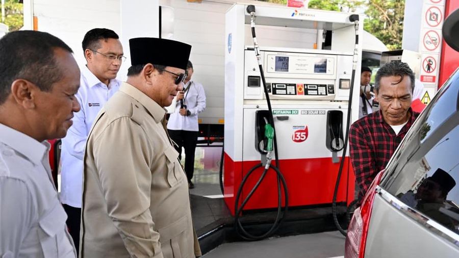 Presiden RI Prabowo Subianto resmi meluncurkan mandatori biodiesel B50, yakni bahan bakar minyak jenis solar yang dicampur bahan bakar nabati berbasis minyak kelapa sawit sebesar 50 persen, di Karawang, Kamis (9/7/2026).