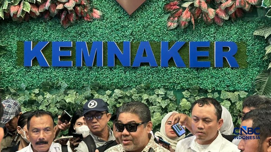 Said Iqbal di Kantor Kemnaker pada Kamis (9/7/2026). (CNBC Indonesia/Elga Nurmutia)