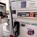 Seorang petugas mengoperasikan pompa bahan bakar minyak (BBM) B50 di Rest Area KM 57, Kabupaten Karawang, Jawa Barat, Kamis (9/7/2026). (CNBC Indonesia/Firda Dwi Muliawati)