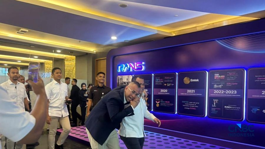 Andi Syamsuddin Arsad atau Haji Isam hadir dalam pencatatan perdana emiten Raffi Ahmad, Rans Entertainmen Indonesia (RANS) di Bursa Efek Indonesia, Jakarta, Jumat (10/7/2026).