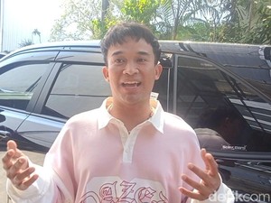Anwar BAB Trauma Dihujat, Ini Caranya Tampil Ciamik Meski Pakai Baju Sama