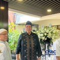 Foto: Chairman & Founder CT Corp Chairul Tanjung saat tiba di kediaman Rachmat Gobel di Jalan Soepomo Nomor 55A, Jakarta Selatan, Jumat (10/7/2026). (CNBC Indonesia/Elga Nurmutia)
