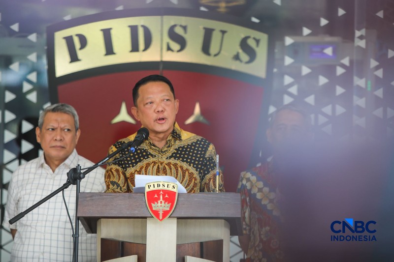 Jaksa Agung Muda Bidang Tindak Pidana Khusus (Jampidsus), Febrie Adriansyah menyampaikan keterangan saat konferesi pers di Gedung Jampidus, Kejaksaan Agung, Jakarta, Jumat (10/7/2026). (CNBC Indonesia/Faisal Rahman)