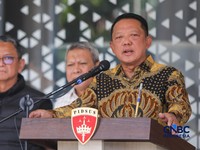 Foto: Jaksa Agung Muda Bidang Tindak Pidana Khusus Kejaksaan Agung Febrie Adriansyah menyampaikan keterangan saat konferesi pers di Gedung Jampidus, Kejaksaan Agung, Jakarta, Jumat (10/7/2026). (CNBC Indonesia/Faisal Rahman)