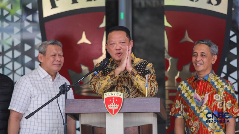 Jaksa Agung Muda Bidang Tindak Pidana Khusus (Jampidsus), Febrie Adriansyah menyampaikan keterangan saat konferesi pers di Gedung Jampidus, Kejaksaan Agung, Jakarta, Jumat (10/7/2026). (CNBC Indonesia/Faisal Rahman)