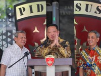 Jaksa Agung Muda Bidang Tindak Pidana Khusus (Jampidsus), Febrie Adriansyah menyampaikan keterangan saat konferesi pers di Gedung Jampidus, Kejaksaan Agung, Jakarta, Jumat (10/7/2026). (CNBC Indonesia/Faisal Rahman)