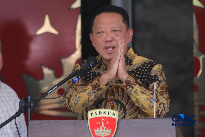 Jaksa Agung Muda Bidang Tindak Pidana Khusus (Jampidsus), Febrie Adriansyah menyampaikan keterangan saat konferesi pers di Gedung Jampidus, Kejaksaan Agung, Jakarta, Jumat (10/7/2026). (CNBC Indonesia/Faisal Rahman)