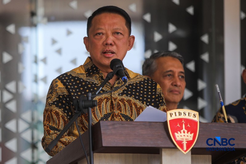Jaksa Agung Muda Bidang Tindak Pidana Khusus (Jampidsus), Febrie Adriansyah menyampaikan keterangan saat konferesi pers di Gedung Jampidus, Kejaksaan Agung, Jakarta, Jumat (10/7/2026). (CNBC Indonesia/Faisal Rahman)
