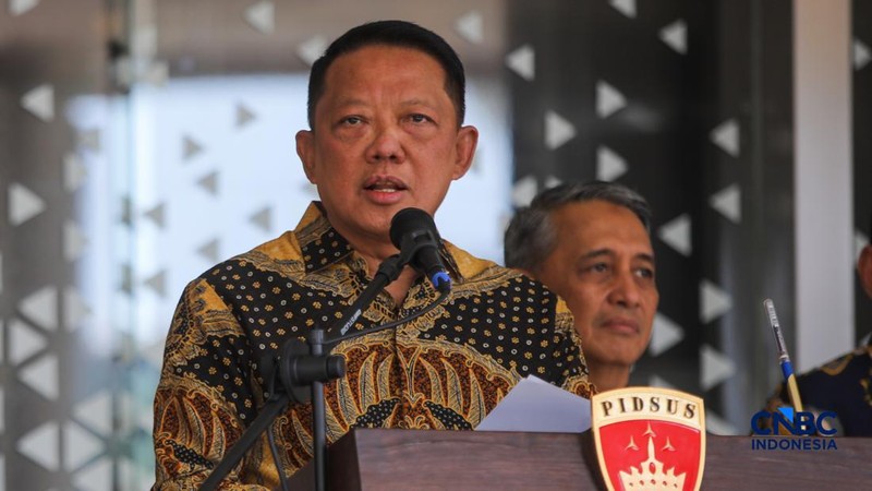 Jaksa Agung Muda Bidang Tindak Pidana Khusus (Jampidsus), Febrie Adriansyah menyampaikan keterangan saat konferesi pers di Gedung Jampidus, Kejaksaan Agung, Jakarta, Jumat (10/7/2026). (CNBC Indonesia/Faisal Rahman)
