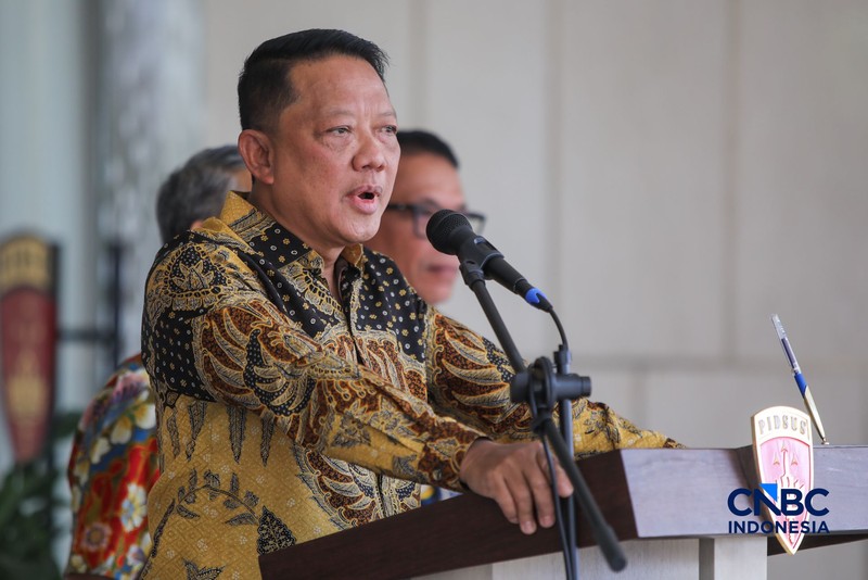 Jaksa Agung Muda Bidang Tindak Pidana Khusus (Jampidsus), Febrie Adriansyah menyampaikan keterangan saat konferesi pers di Gedung Jampidus, Kejaksaan Agung, Jakarta, Jumat (10/7/2026). (CNBC Indonesia/Faisal Rahman)