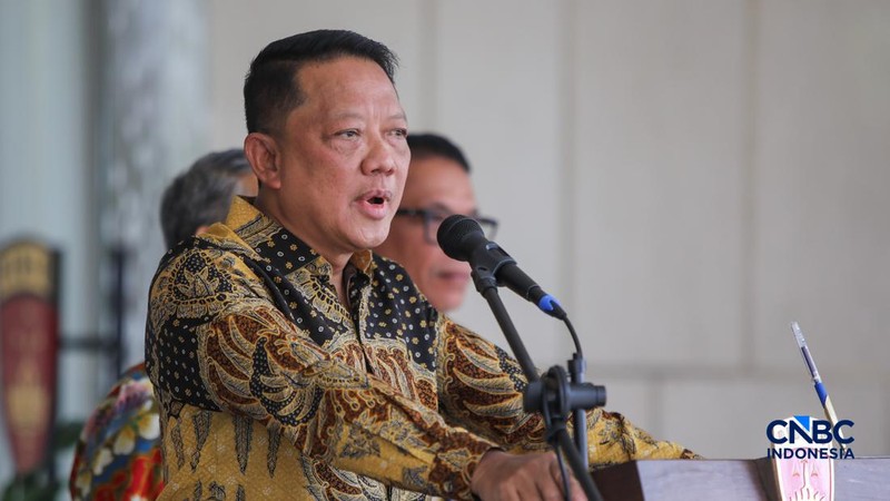 Jaksa Agung Muda Bidang Tindak Pidana Khusus (Jampidsus), Febrie Adriansyah menyampaikan keterangan saat konferesi pers di Gedung Jampidus, Kejaksaan Agung, Jakarta, Jumat (10/7/2026). (CNBC Indonesia/Faisal Rahman)