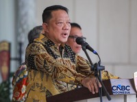 Jaksa Agung Muda Bidang Tindak Pidana Khusus (Jampidsus), Febrie Adriansyah menyampaikan keterangan saat konferesi pers di Gedung Jampidus, Kejaksaan Agung, Jakarta, Jumat (10/7/2026). (CNBC Indonesia/Faisal Rahman)