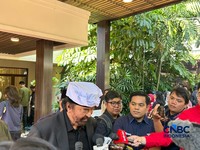 Foto: Ketua Umum Partai NasDem Surya Paloh di kediaman Rachmat Gobel di Jalan Soepomo 55A, Jakarta, Jumat (10/7/2026). (CNBC Indonesia/Elga Nurmutia)