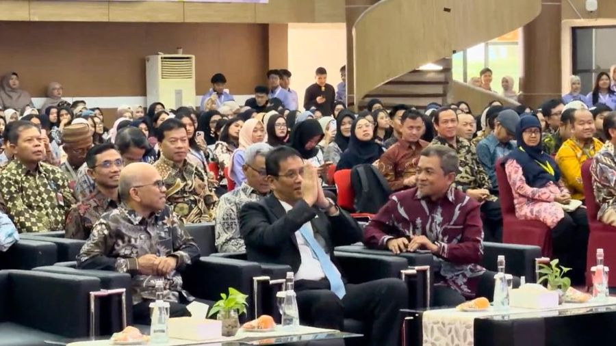 Menkeu saat memberikan kuliah umum pada Acara Puncak Dies Natalis ke-11 Politeknik Keuangan Negara (PKN) STAN di Kampus PKN STAN, Bintaro, Tangerang Selatan, Jumat (10/7). (Tangkapan Layar Kemenkeu)