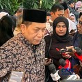 Menteri Koperasi, Ferry Juliantono saat tiba di kediaman Rachmat Gobel di kawasan Jalan Soepomo, Jakarta, Jumat (10/7/2026). (CNBC Indonesia/Elga Nurmutia)