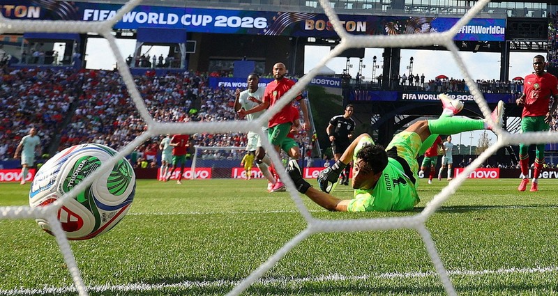 Kylian Mbappe merayakan kemenangan usai pertandingan yang memastikan Prancis lolos ke babak semifinal Piala Dunia FIFA 2026 setelah mengalahkan Maroko pada perempat final di Boston Stadium, Foxborough, Massachusetts, Amerika Serikat, Kamis (9/7/2026). (REUTERS/Paul Childs)