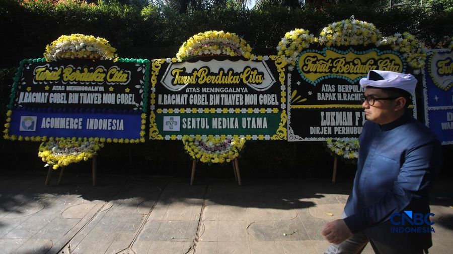 Pelayat berdatangan ke rumah duka almarhum Rachmat Gobel di Jalan Supomo Nomor 55A, Tebet, Jakarta Selatan, Jumat (10/7/2026) pagi, untuk memberikan penghormatan terakhir dan menyampaikan belasungkawa kepada keluarga.