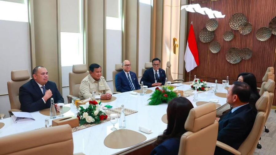 Presiden Prabowo Subianto bertemu dengan tiga mantan Perdana Menteri Thailand, yakni Thaksin Shinawatra (2001–2006), Yingluck Shinawatra (2011–2014), dan Paetongtarn Shinawatra (2024–2025), di Gedung Danantara, Jakarta, Kamis, (9/7/2026). (Inst