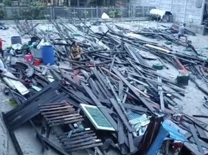 3 Rumah di Balikpapan Rusak Diterjang Ombak, Bayi 4 Bulan Tercebur