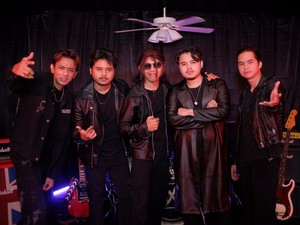 Anak Moldy Radja Teruskan Jejak Ayah, Bentuk Band The AXN-Rilis Teka Teki