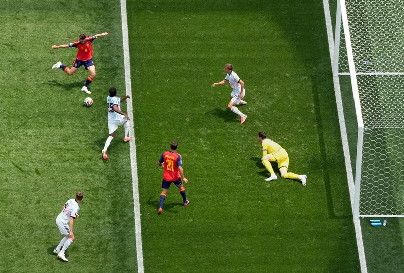 Mikel Merino merayakan kemenangan usai pertandingan yang memastikan Spanyol lolos ke semifinal Piala Dunia FIFA 2026 setelah mengalahkan Belgia pada perempat final di Los Angeles Stadium, Inglewood, California, Amerika Serikat, Jumat (10/7/2026). (IMAGN IMAGES via Reuters/Jessie Alcheh)